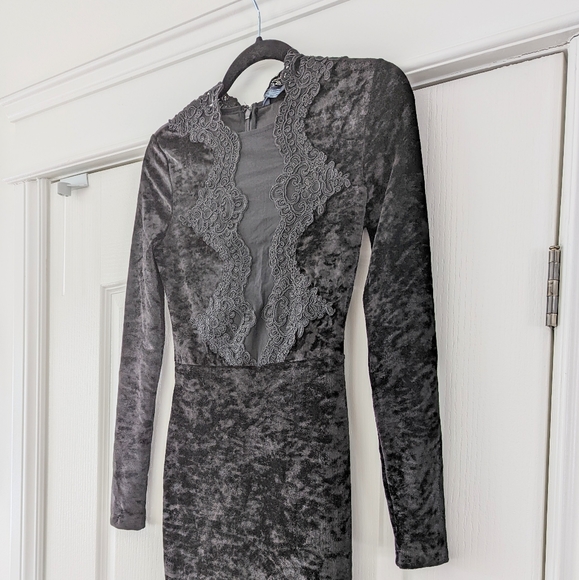 (new with tag) beautiful black velvet dress from French Connection, size 2 - Picture 1 of 8